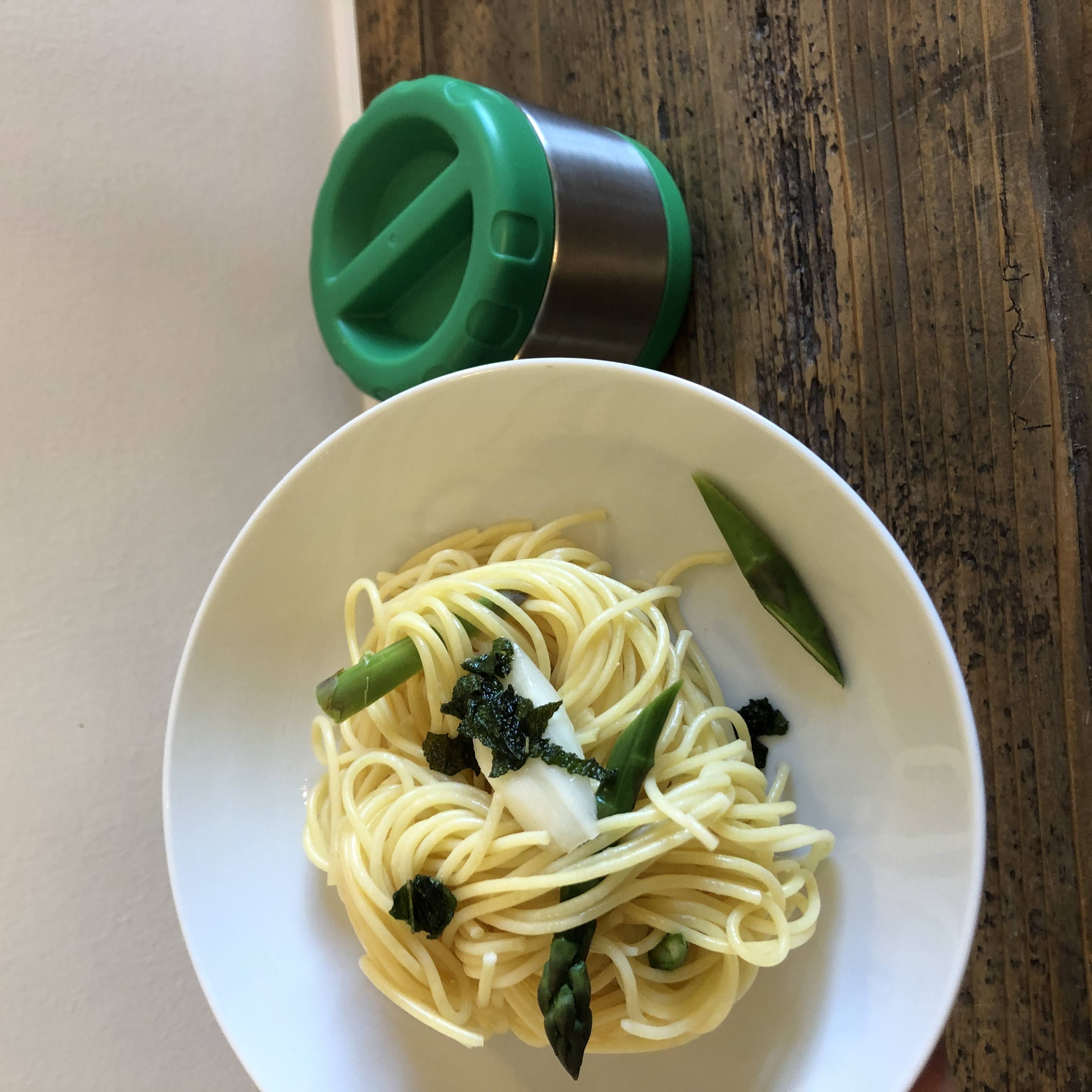 Unterwegs warm essen - die richtige Behältergröße wählen.