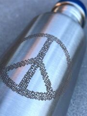 Kivanta 750 ml Edelstahl Trinkflasche WORLD PEACE inkl. 10 &euro; Spende