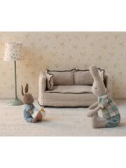 Maileg Hase (Größe Micro / 14 cm) - Kaninchen im Strickanzug (blau) mit Ball