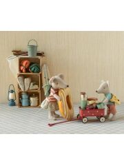 Maileg Bollerwagen f&uuml;r Teddy Baby, M&auml;use- &amp; Hasenkinder (rot mit Tupfen)
