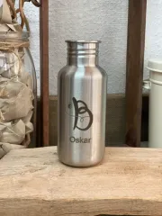 Kivanta 500 ml Edelstahlflasche mit Loop & Namensgravur: Oskar