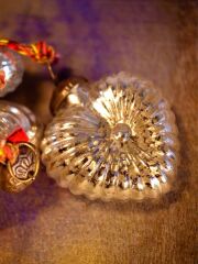 Weihnachtsdekoraktion silberne Herzen (6 Stk.) - Fairtrade von nkuku