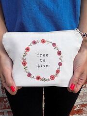 The Tote Project Clutch / Mäppchen / Kosmetiktasche -  free to give