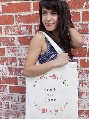 The Tote Project Handtasche mit Magnetverschluss -  free to love