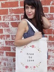 The Tote Project Handtasche mit Magnetverschluss -  free to love